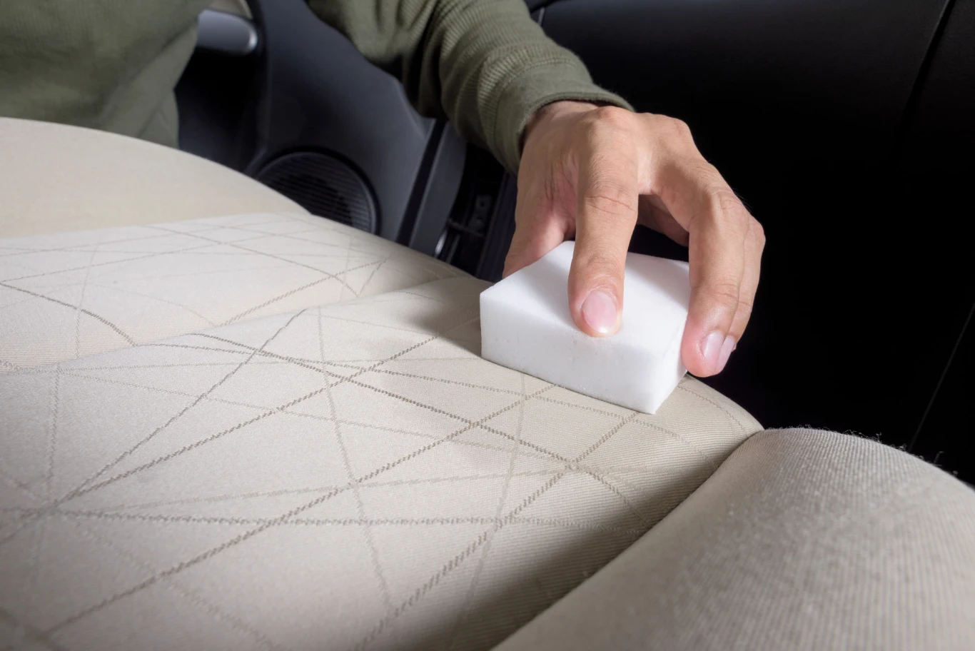 Tapicerkę można wyprać domowymi sposobami Tapicerkę można wyprać domowymi sposobami