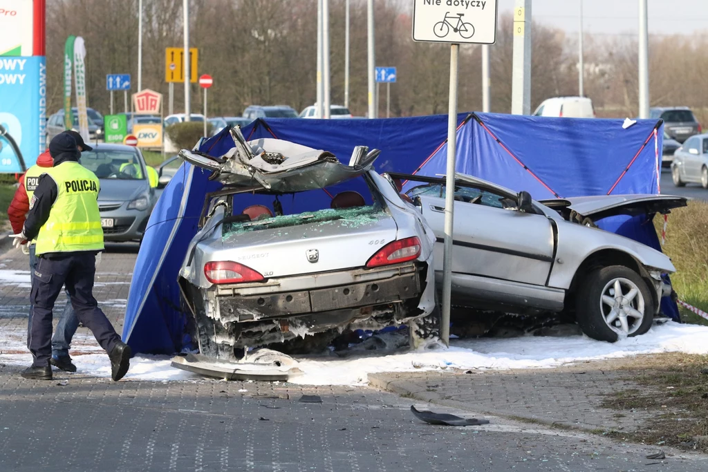 Na zdjęciu jest tylko jedno auto...