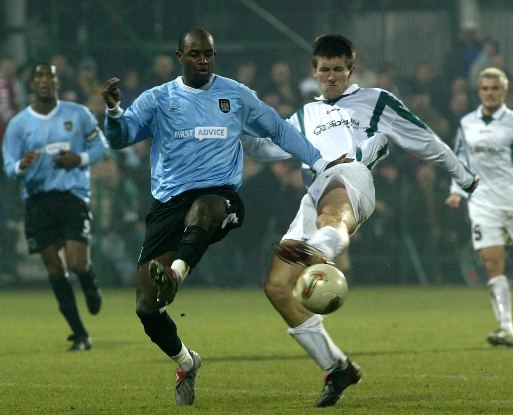 Grzegorz Rasiak w pamiętnym starciu Groclin - Manchester City Grzegorz Rasiak w pamiętnym starciu Groclin - Manchester City