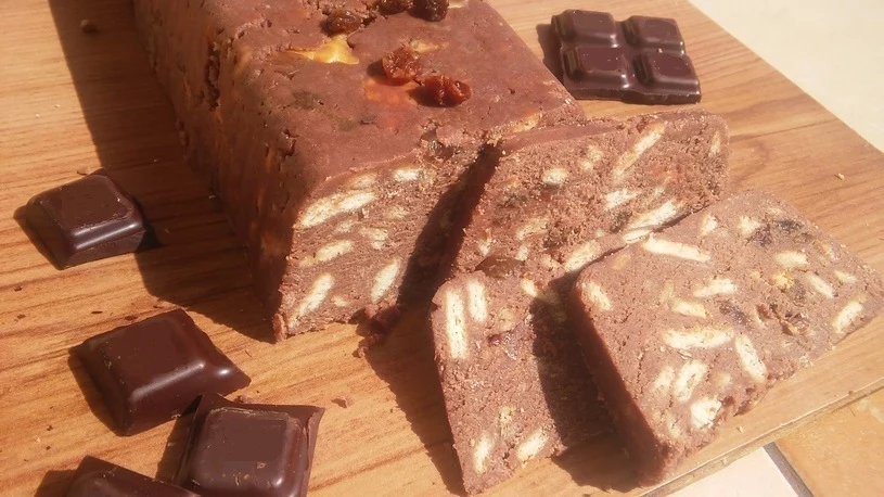 Deser bez pieczenia, zwany czekoladą kryzysową z PRL, podbija serca dorosłych i dzieci