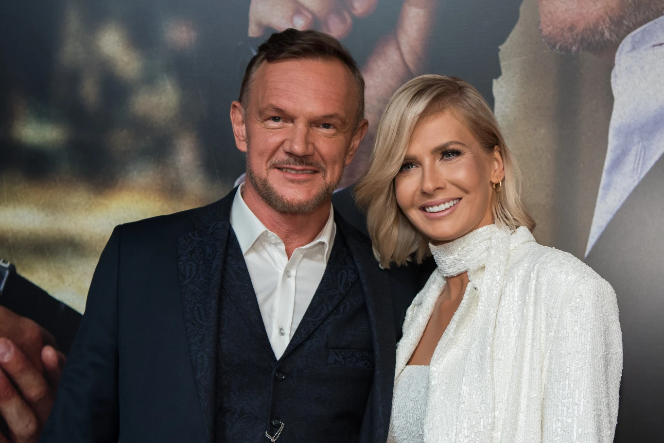 Cezary Pazura Aktor był żonaty trzykrotnie. Od 1 kwietnia 1989 roku jego żoną była Żaneta, z którą ma córkę Anastazję (ur. 1989) . Ich małżeństwo przetrwało pięć lat. Drugą żoną aktora, od 1995 roku, była producentka filmowa Weronika Marczuk. Rozwiedli się w 2007 roku. Aktualnie żoną Cezarego jest, o 26 lat młodsza, Edyta Pazura, z domu Zając. Para ma trójkę dzieci: Amelię (ur. 2009), Antoniego Józefa (ur. 2012) i Ritę (ur. 2018). 