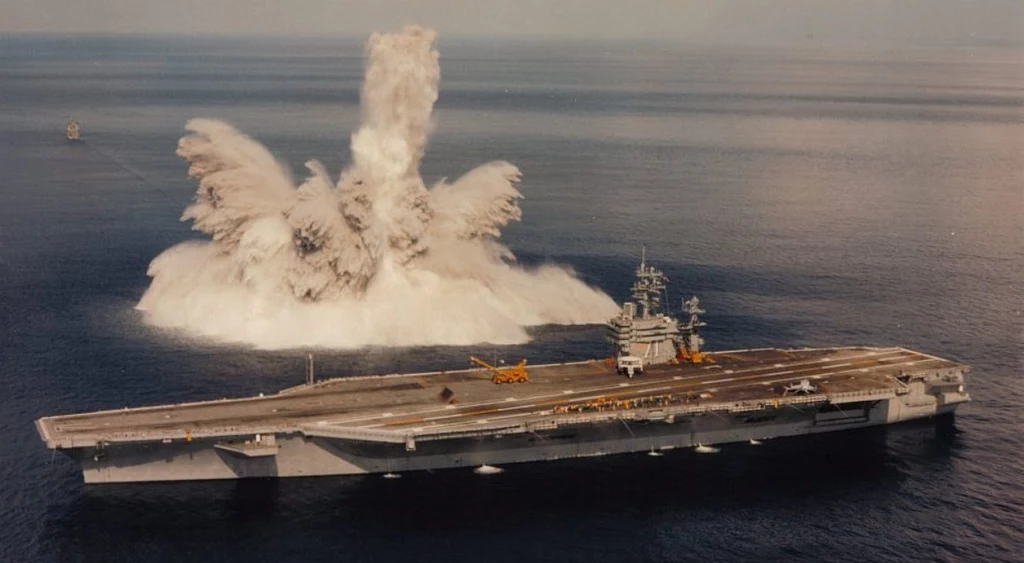  USS "Theodor Roosevelt" podczas testów wytrzymałościowych w 1987 roku