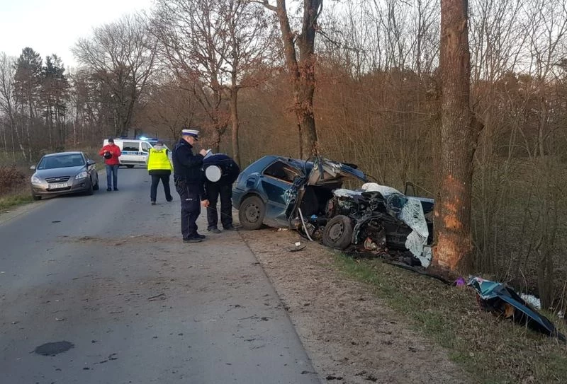 Pijany kierowca przeżył, pasażer zginął