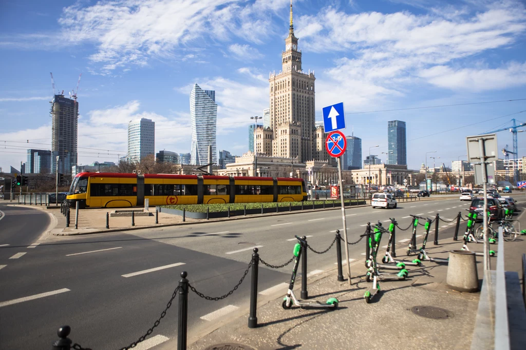 Warszawa wymarła a smog nie zniknął. To najlepszy dowód, że auta nie są problemem