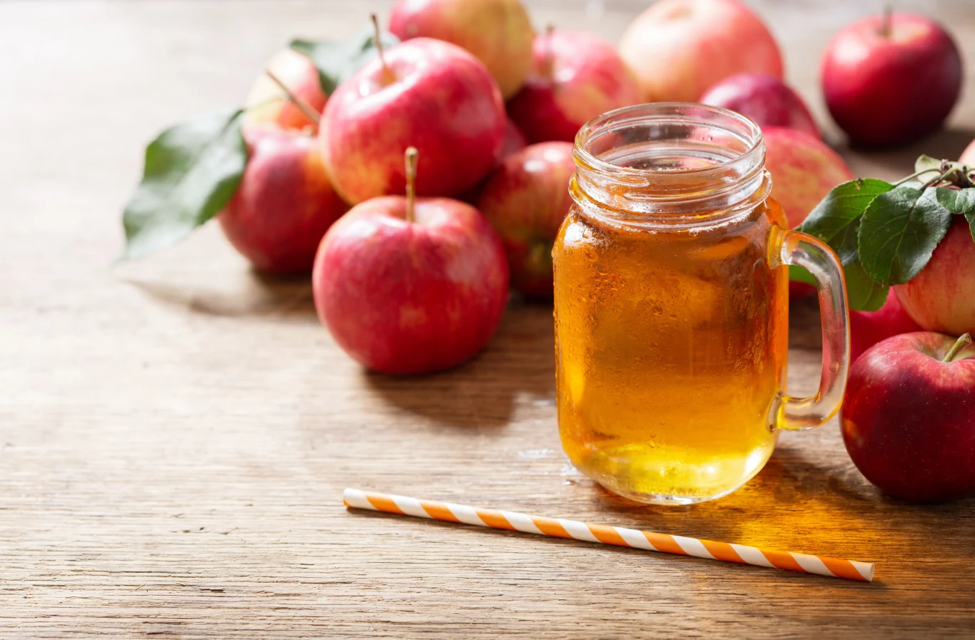 Pamiętaj, żeby przed wypiciem rozcieńczyć ocet z wodą – inaczej uszkodzisz sobie przełyk i zniszczysz szkliwo na zębach. Bezpieczne proporcje to jedna część octu na 10 części wody. Jeśli smak octu ci przeszkadza, przyzwyczajaj się do niego stopniowo – zacznij od łyżeczki wlanej do szklanki wody, a skończ na dwóch łyżkach. Tak sporządzony napój pij tylko przez słomkę! Pamiętaj, żeby przed wypiciem rozcieńczyć ocet z wodą – inaczej uszkodzisz sobie przełyk i zniszczysz szkliwo na zębach. Bezpieczne proporcje to jedna część octu na 10 części wody. Jeśli smak octu ci przeszkadza, przyzwyczajaj się do niego stopniowo – zacznij od łyżeczki wlanej do szklanki wody, a skończ na dwóch łyżkach. Tak sporządzony napój pij tylko przez słomkę!