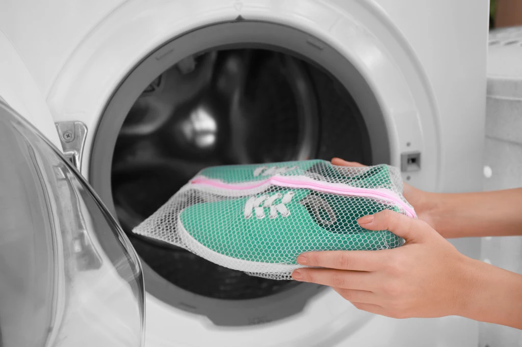 Jak prać buty w pralce? Trzeba przestrzegać kilku zasad