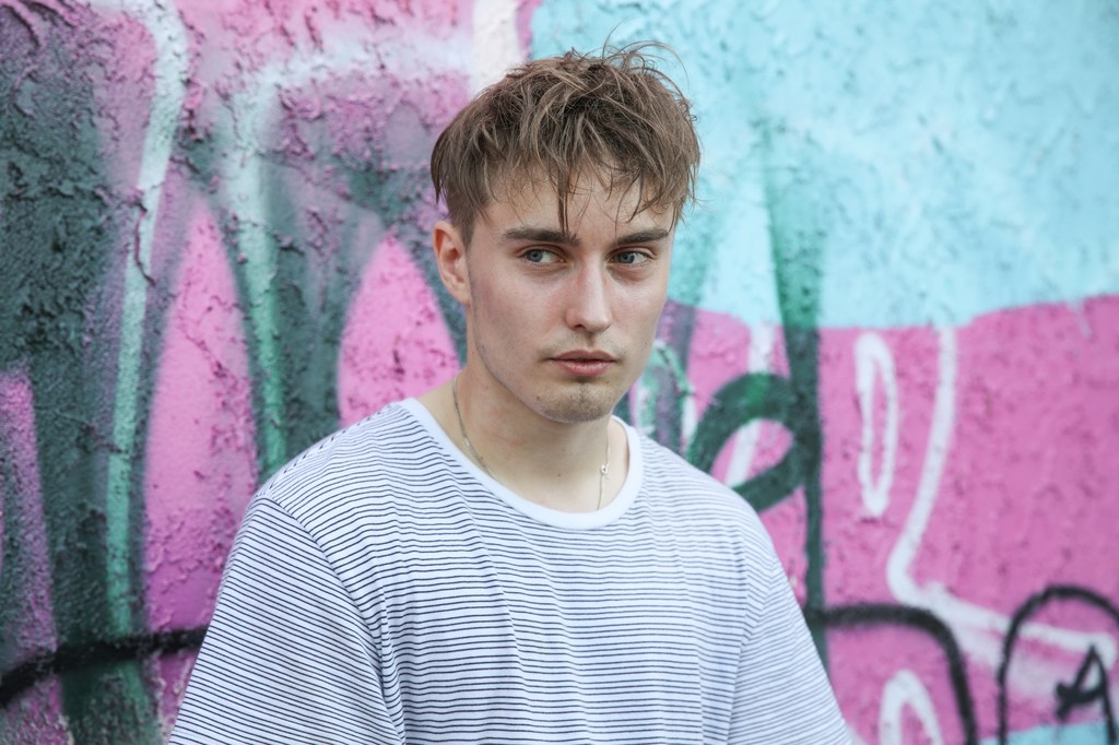 Sam Fender wydał własną wersję "Back To Black"