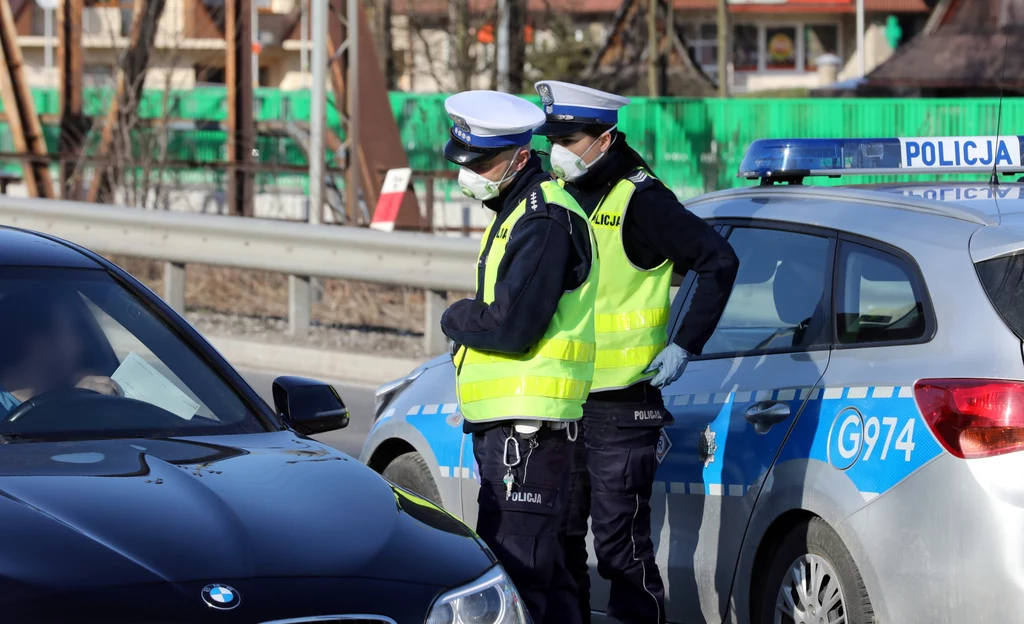 Osobie z potwierdzonym zakażeniem, która oddali się z wyznaczonego miejsca, grozi nawet rok więzienia.