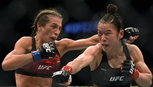 Joanna Jędrzejczyk (z lewej) w walce z Weili Zhang
