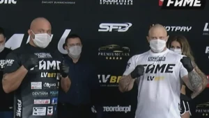 Marcin Najman (z lewej) i Piotr Piechowiak podczas ważenia