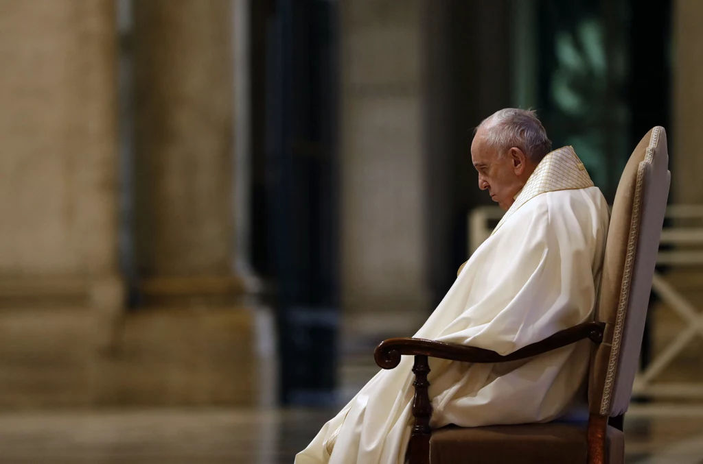 W piątek papież Franciszek modlił się przed bazyliką Świętego Piotra o ustanie pandemii, za chorych i za całą ludzkość. W piątek papież Franciszek modlił się przed bazyliką Świętego Piotra o ustanie pandemii, za chorych i za całą ludzkość.