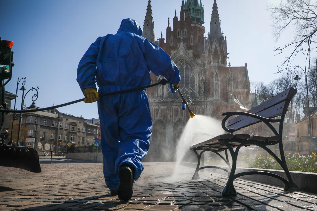 Kiedy szczyt epidemii w Polsce? Dane niepokoją ekspertów Kiedy szczyt epidemii w Polsce? Dane niepokoją ekspertów