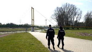 Koronawirus w Polsce. Policyjny patrol na bulwarach w Rzeszowie