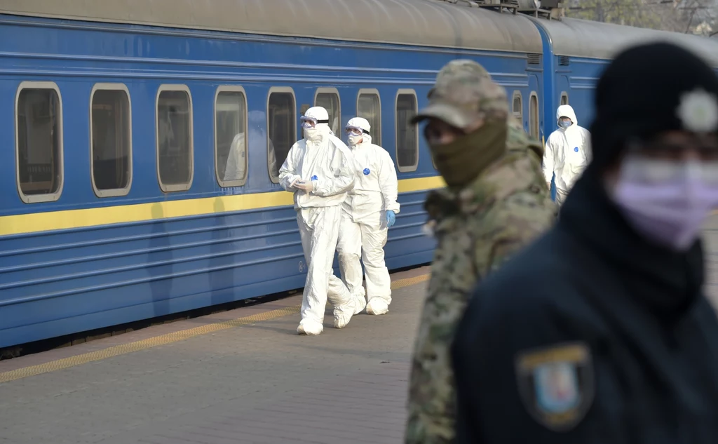 Decyzją rządu wszyscy Ukraińcy wracający do kraju z zagranicy muszą poddać się 14-dniowej obserwacji w specjalnie do tego przygotowanych obiektach Decyzją rządu wszyscy Ukraińcy wracający do kraju z zagranicy muszą poddać się 14-dniowej obserwacji w specjalnie do tego przygotowanych obiektach
