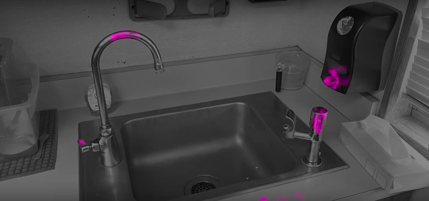 Głównymi skupiskami były oczywiście najczęściej dotykane powierzchnie