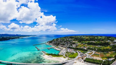 Okinawa znana jest jako "wyspa długowieczności", a nawet "kraina nieśmiertelnych". Żyje na niej najwięcej stulatków. 