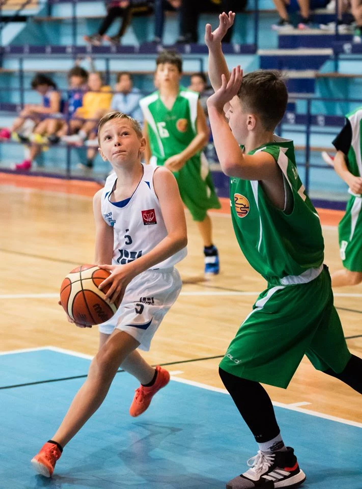 – Inwestowanie w sport ma wielki sens, zwłaszcza na poziomie szkoły podstawowej – przekonuje dyrektor Szkoły Podstawowej nr 100 w Krakowie, Krzysztof Szwed. – Inwestowanie w sport ma wielki sens, zwłaszcza na poziomie szkoły podstawowej – przekonuje dyrektor Szkoły Podstawowej nr 100 w Krakowie, Krzysztof Szwed.