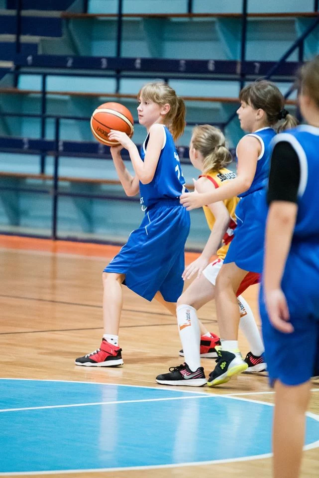 – Inwestowanie w sport ma wielki sens, zwłaszcza na poziomie szkoły podstawowej – przekonuje dyrektor Szkoły Podstawowej nr 100 w Krakowie, Krzysztof Szwed. – Inwestowanie w sport ma wielki sens, zwłaszcza na poziomie szkoły podstawowej – przekonuje dyrektor Szkoły Podstawowej nr 100 w Krakowie, Krzysztof Szwed.