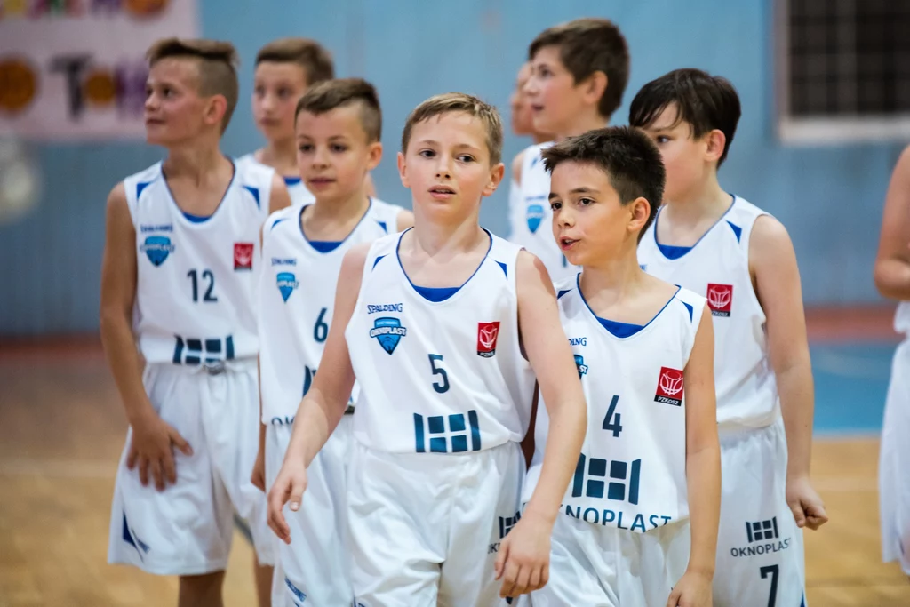 – Inwestowanie w sport ma wielki sens, zwłaszcza na poziomie szkoły podstawowej – przekonuje dyrektor Szkoły Podstawowej nr 100 w Krakowie, Krzysztof Szwed. – Inwestowanie w sport ma wielki sens, zwłaszcza na poziomie szkoły podstawowej – przekonuje dyrektor Szkoły Podstawowej nr 100 w Krakowie, Krzysztof Szwed.