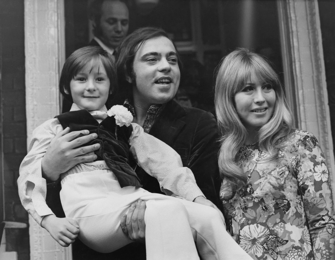 Po rozstaniu z Lennonem Cynthia była żoną włoskiego hotelarza Roberto Bassaniniego (1970-73; na zdjęciu), angielskiego inżyniera Johna Twista (1976-83) i właściciela nocnego klubu Noela Charlesa (od 2002 r.). Po rozstaniu z Lennonem Cynthia była żoną włoskiego hotelarza Roberto Bassaniniego (1970-73; na zdjęciu), angielskiego inżyniera Johna Twista (1976-83) i właściciela nocnego klubu Noela Charlesa (od 2002 r.).