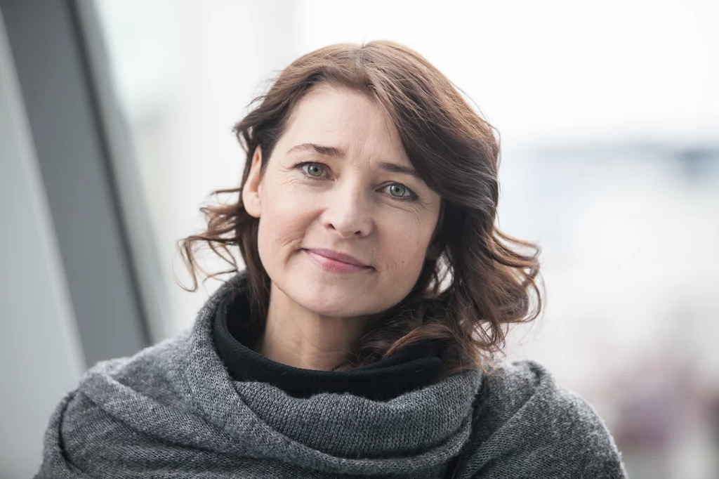 Rok później Dąbkowska wydała pierwszy solowy album pt. „Jedna na cały świat”, a w 2004 roku ukazała się jej płyta pt. „Bo taka jest”. W 2010 roku wróciła do korzeni, czyli… muzyki disco-polo i koncertuje z zespołem Dystans. W grudniu 2019 roku wzięła udział w głośnym benefisie Zenka Martyniuka. Zaśpiewała piosenkę „Czekam na Ciebie”.