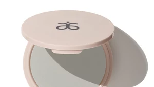 Arbonne Redness Rescue puder matujący