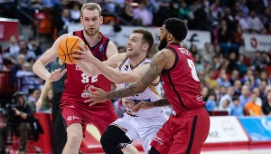 Koszykarze Casademont Saragossa (bordowe trykoty)