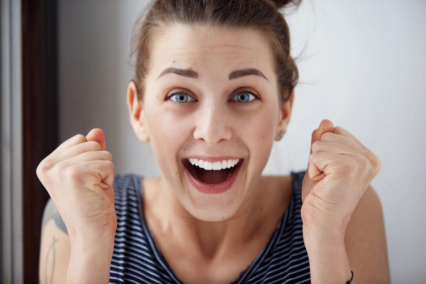 Ale to nie wszystko! Picie drożdży prowadzi do wzmocnienia organizmu, dodaje sił oraz podnosi odporność na infekcje. Wspiera pracę układu nerwowego, co ma ogromne znaczenie przy dużym stresie oraz zmęczeniu. Nie tylko poprawi naszą zdolność myślenia oraz koncentrację, ale też pozwoli złagodzić objawy nerwicy oraz depresji.