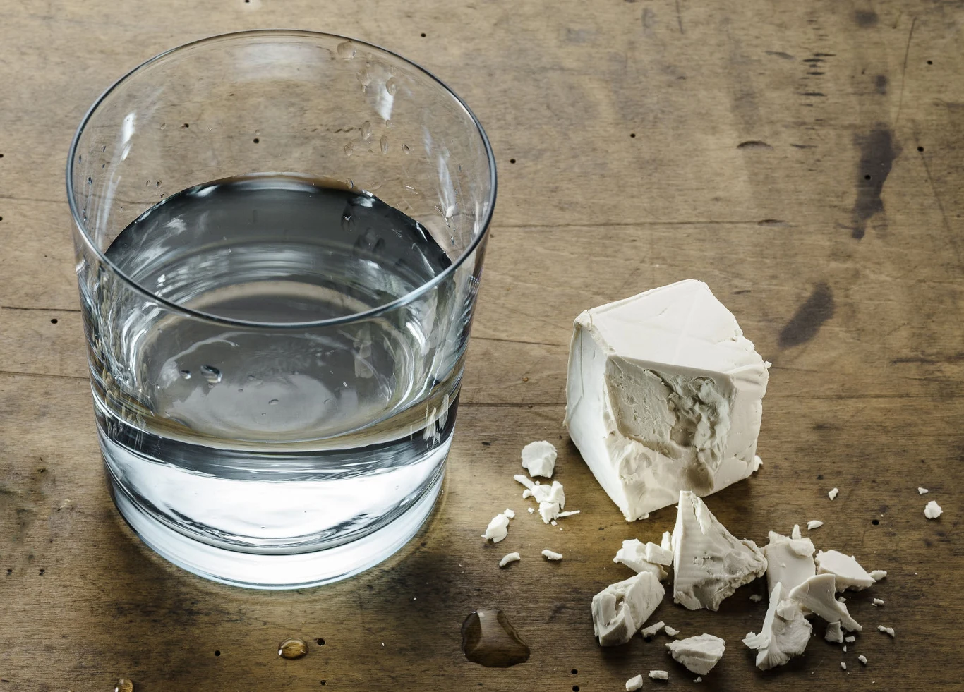 Tak przyrządzony napój zawiera dzienną porcję drożdży. Powinno się go pić codziennie lub przynajmniej co dwa dni. Efekty kuracji w postaci pięknych włosów, skóry i paznokci będą widoczne już po kilku tygodniach. Aby uniknąć niepożądanych skutków, nie powinno się jej kontynuować dłużej niż trzy miesiące. Po tym czasie należy zrobić sobie przynajmniej miesięczną przerwę.