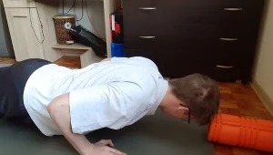 Młodzi koszykarze muszą ćwiczyć w domu