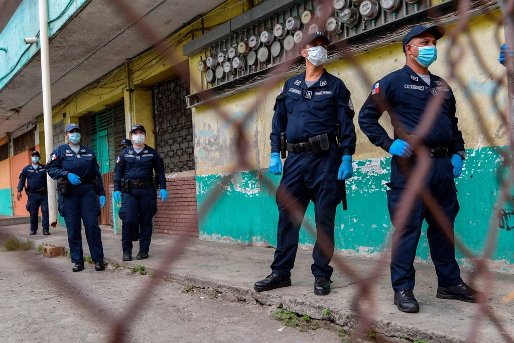 Policja w Panamie pilnuje przestrzegania nowych restrykcji
