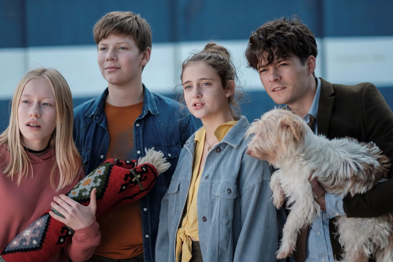 Pola Król, Jakub Janota-Bzowski, Mia Goti i Tomasz Ziętek na planie "Tarapatów 2" Pola Król, Jakub Janota-Bzowski, Mia Goti i Tomasz Ziętek na planie "Tarapatów 2"