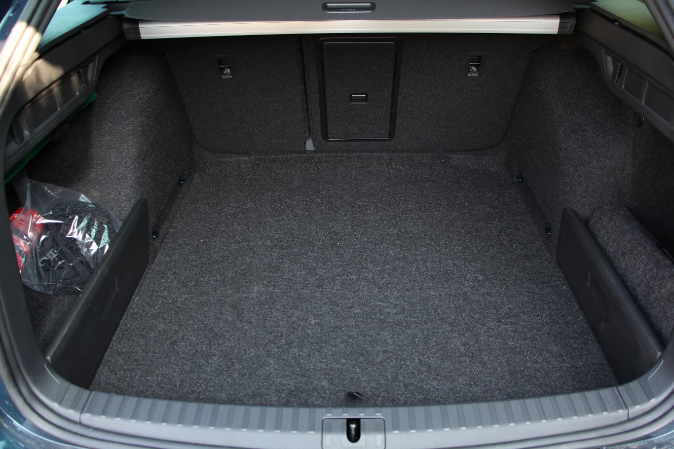 Jak to w Octavii - przepastny bagażnik. Kombi oferuje 640 l pojemności, a więc o 30 l więcej, od poprzednika. Pod podłogą znalazło się jeszcze miejsce na dojazdowe koło zapasowe. Po złożeniu kanapy przestrzeń bagażowa rośnie do 1700 l.