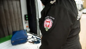 Funkcjonariusze służby celno-skarbowej udaremnili wywóz do Niemiec płynów dezynfekcyjnych (zdjęcie ilustracyjne)