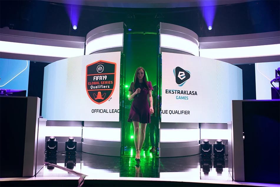 Cześć z nich nagrywała w swoich domach filmiki zachęcające do udziału, udostępniane na kanałach klubowych.