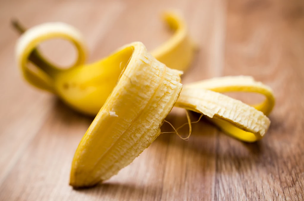 Ze skórki z banana zrobisz domową maseczkę na dekolt