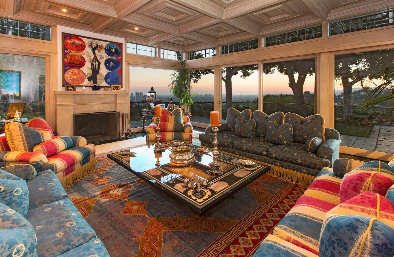 Dom w Beverly Hills kilka lat czekał na swojego kupca. Dom w Beverly Hills kilka lat czekał na swojego kupca.