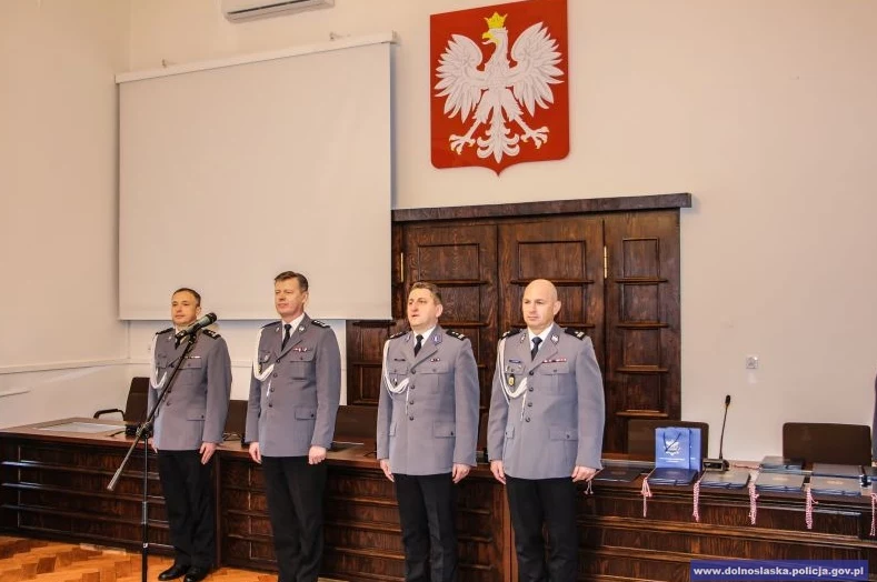 Zdjęcia z odprawy, udostępnione przez dolnośląską policję Zdjęcia z odprawy, udostępnione przez dolnośląską policję