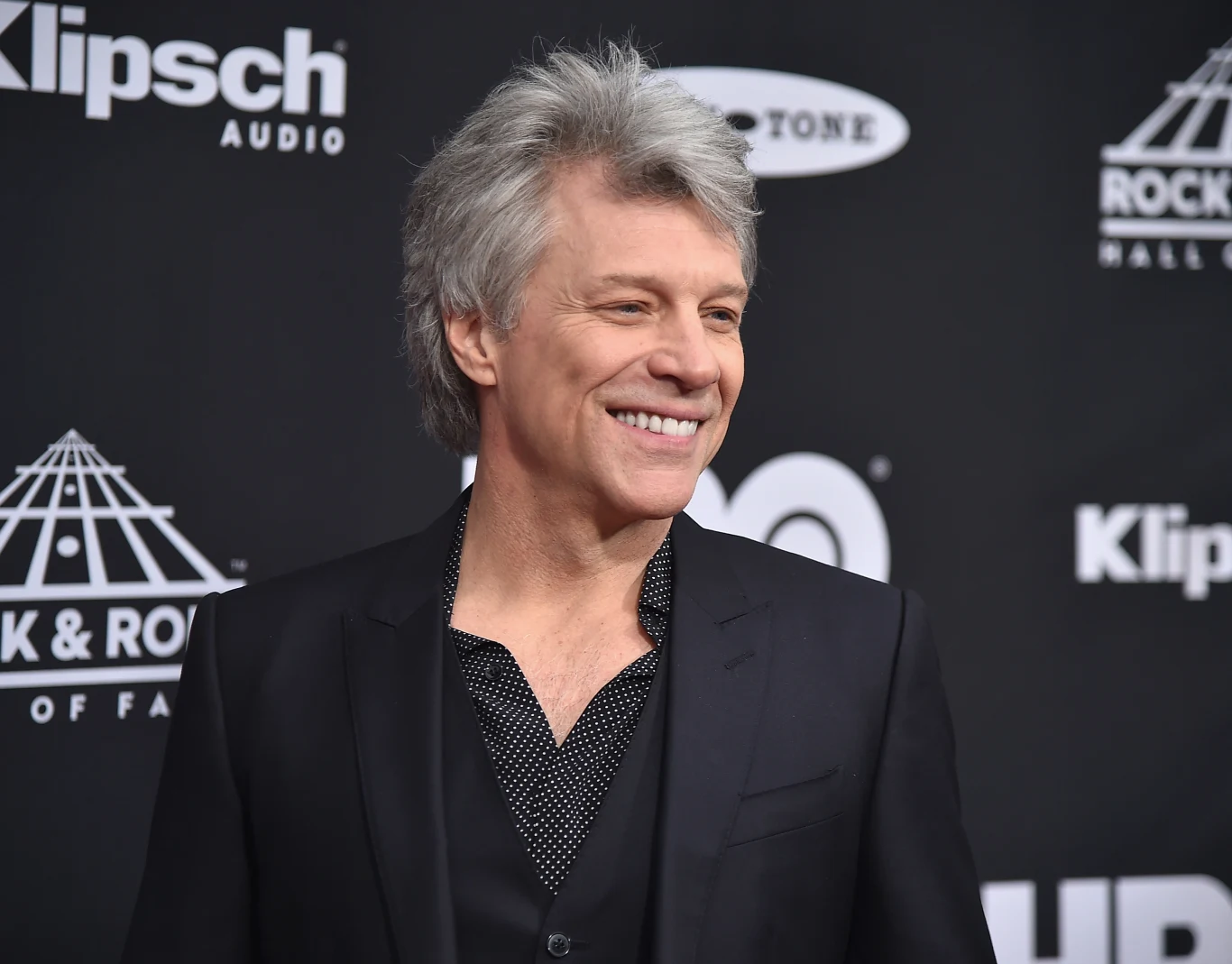 Jon Bon Jovi pomaga na zmywaku w trakcie kwarantanny Jon Bon Jovi pomaga na zmywaku w trakcie kwarantanny