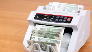 Analiza. Wirus skłonił bank centralny do ryzykownej gry