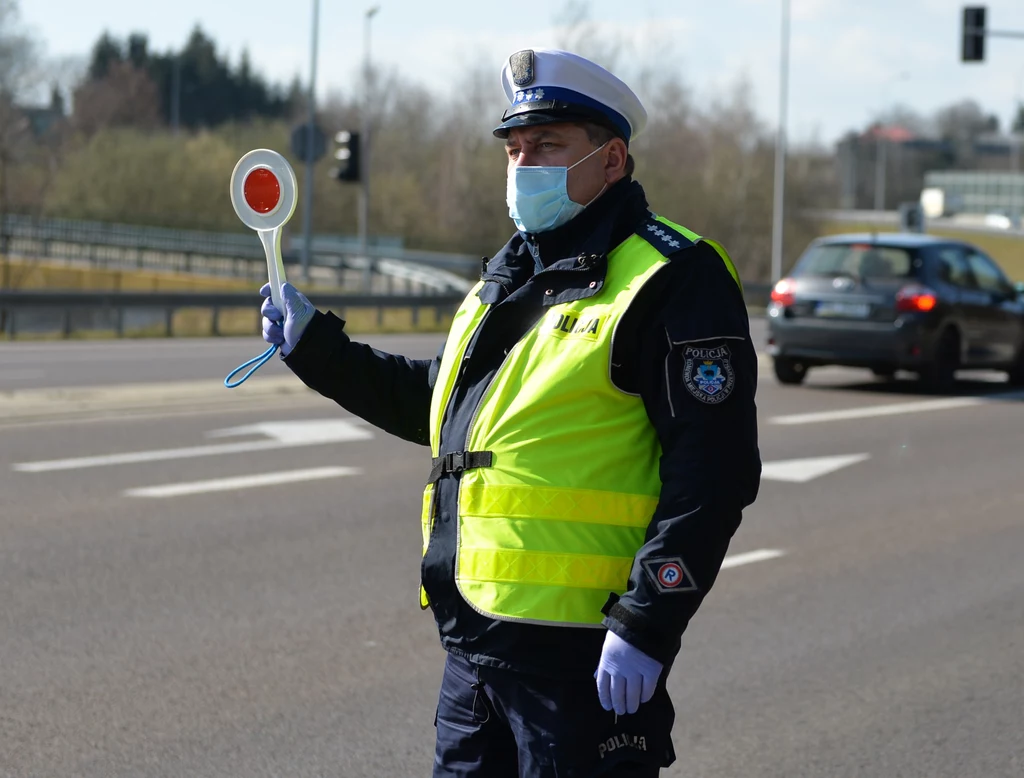 Ograniczenie ruchu jak w czasie stanu wojennego, punkty kontrolne, pytania o cel podróży... To wpłynęło na liczbę wypadków