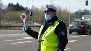 Ograniczenie ruchu jak w czasie stanu wojennego, punkty kontrolne, pytania o cel podróży... To wpłynęło na liczbę wypadków