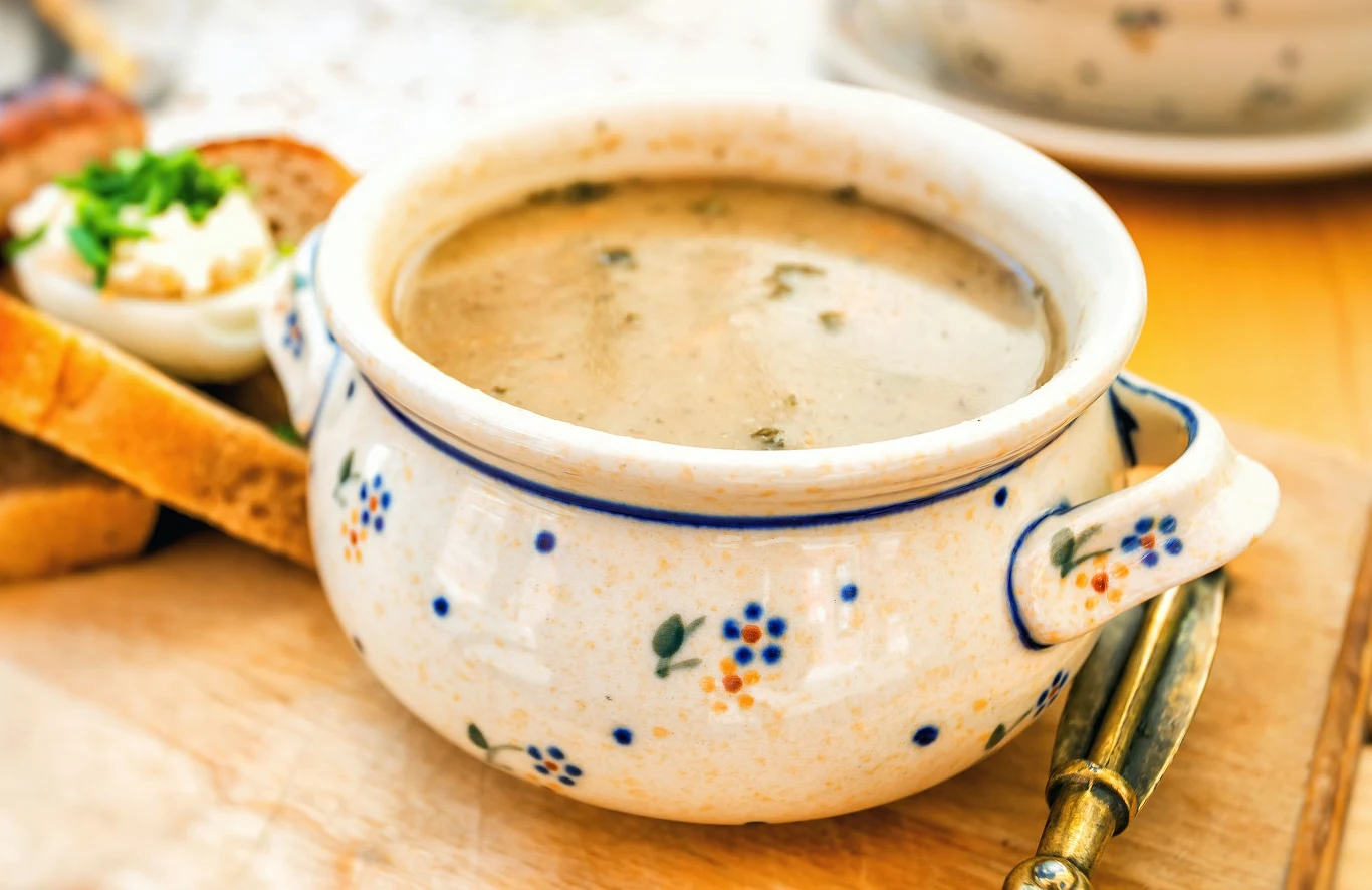 Zbyt kwaśny żur można uratować domowymi sposobami. Świetnie sprawdzi się śmietana, cukier lub soda oczyszczona Zbyt kwaśny żur można uratować domowymi sposobami. Świetnie sprawdzi się śmietana, cukier lub soda oczyszczona