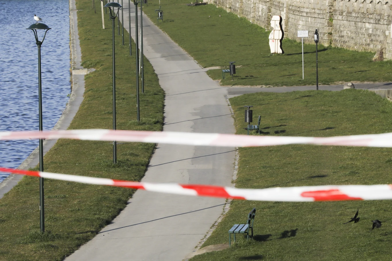 Zgodnie z nowymi zasadami, bulwary są niedostępne dla spacerowiczów Zgodnie z nowymi zasadami, bulwary są niedostępne dla spacerowiczów