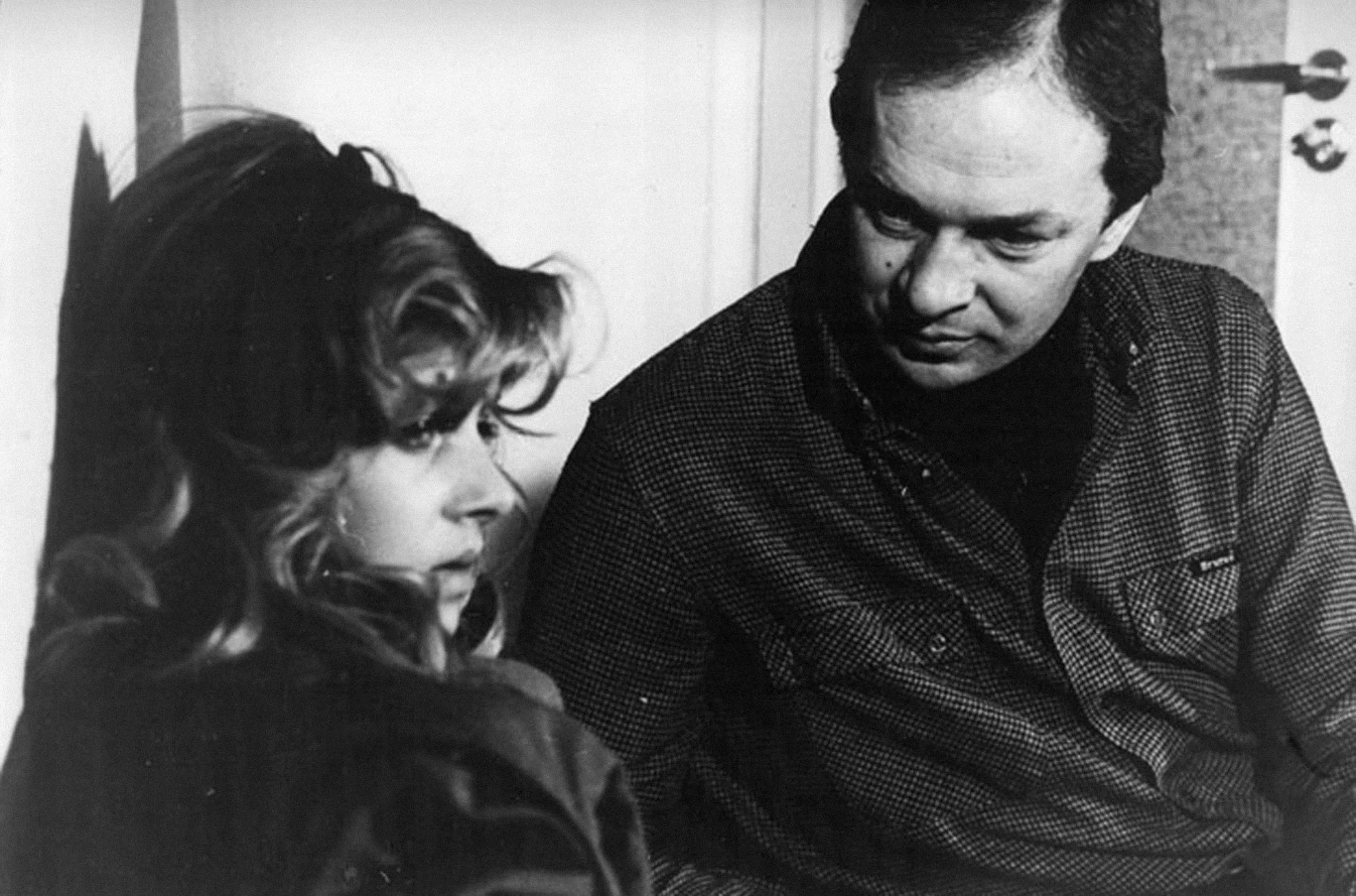 W kolejnych latach praktycznie nie schodziła z ekranów. Występowała nawet w pięciu filmach rocznie. Widzowie byli zauroczeni piękną blondynką o hipnotyzującym spojrzeniu. Wystąpiła m.in. w serialach "Tulipan", "Mistrz i Małgorzata", "07 zgłoś się". Pojawiła się też w kilku filmach zagranicznych. Rozbierała się niemal w każdym. W 1988 roku przyznała z goryczą, że nie ma już na tę sytuację wpływu. "Wszystko wymknęło mi się spod kontroli" - podsumowywała w jednym z wywiadów.
