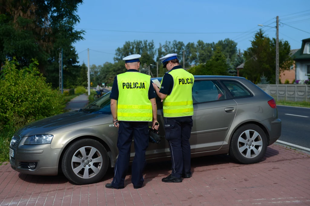 Czy wolno posiedzieć w samochodzie?