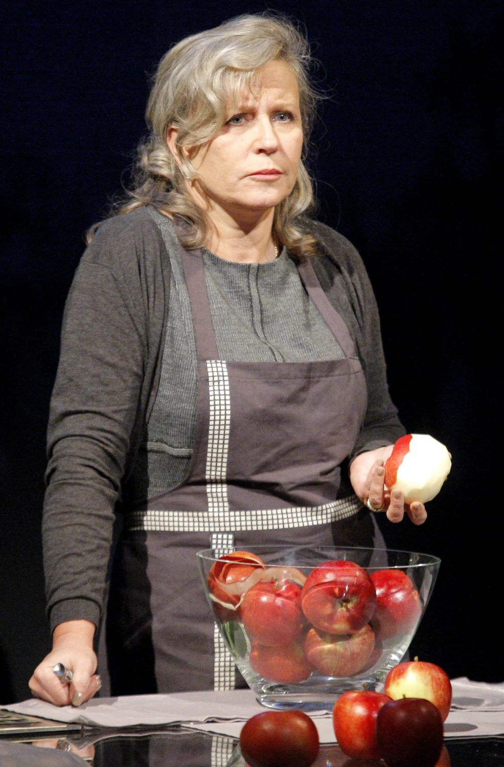 Jedną z najlepszych scenicznych kreacji Krystyny Jandy pozostaje rola Danuty Wałęsowej w monodramie Janusza Zaorskiego "Danuta W". 

"Ten spektakl i ta rola, z legendarnym przywódcą Solidarności i prezydentem Polski  w tle, to jedno w największych moich wyzwań życiowych, nie tylko zawodowych, ale także ludzkich i obywatelskich. Każdego dnia wyznania pani Danuty Wałęsowej budzą mój podziw i wzruszenie. Prostota i szczerość tych wypowiedzi zdumiewa i wywołuje szacunek. Wszystko to budzi ochotę, aby w ogóle historię Polski opowiedzieć od strony kobiet" - mówiła przed premierą.

Krytycy jednogłośnie okrzyknęli "Danutę W" jednym z najważniejszych spektakli ostatnich lat.  "Spektakl Jandy jest polityczny, bo oddaje głos kobietom, które zostały wykluczone z udziału w historii. Zastąpienie w tytule nazwiska bohaterki inicjałem jest symboliczne. To nie jest biografia żony związkowego przywódcy, ale wszystkich kobiet, które tak jak ona zostały odsunięte od udziału w przebudowie społecznej Polski i sprowadzone do roli kur domowych" - Roman Pawłowski pisał w "Gazecie Wyborczej".