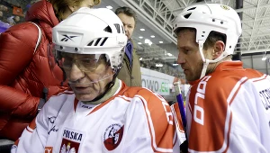 Wiesław Jobczyk (z lewej) po latach znów w stroju hokejowym. Obok Mariusz Czerkawski