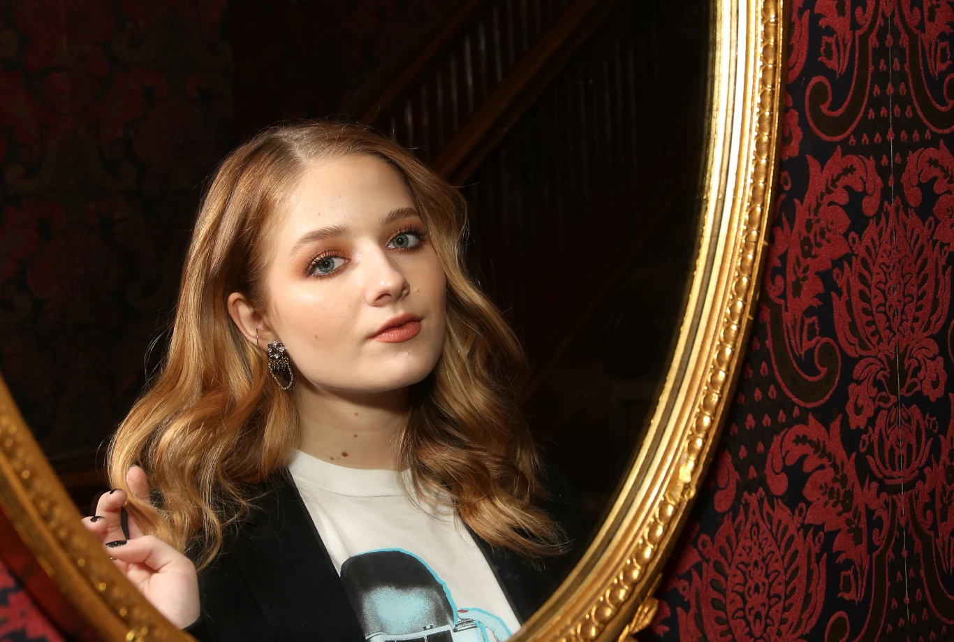 Pod koniec 2019 roku wokalistka ujawniła, że w czasie jej pierwszego udziału w "Mam talent", wokół niej pojawiali się mężczyźni, którzy chcieli ją skrzywdzić. "Niektórzy próbowali zdobyć moje zaufanie, aby móc dostać się za kulisy, ale ich zamiary nie były czyste" – komentowała. 