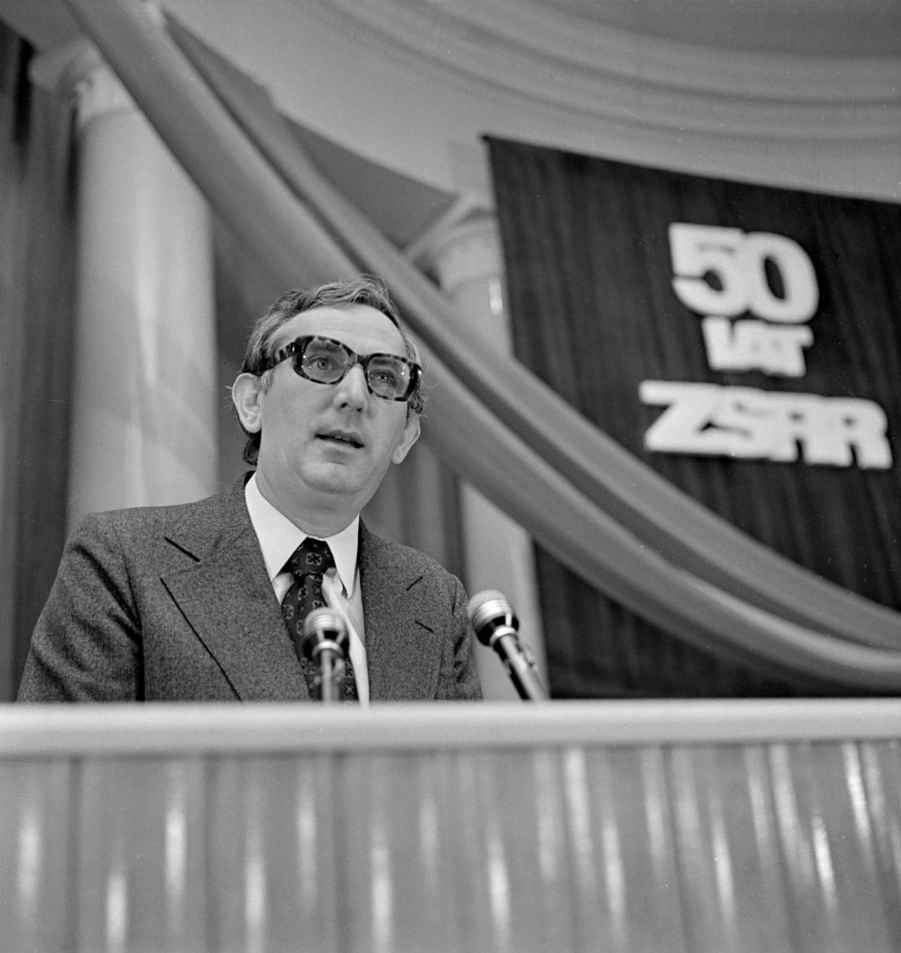 Gustaw Holoubek podczas Plenum Zarządu Glównego Towarzystwa Przyjaźni Polsko-Radzieckiej